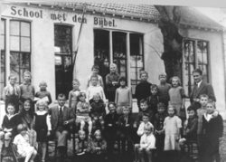 Rheden School met den bijbel circa 1930